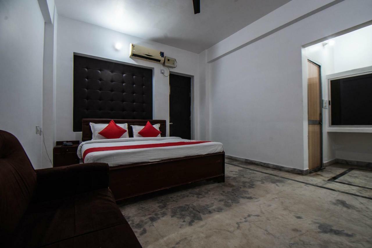 Oyo 29792 Piyush Hajipur Hotel Buitenkant foto