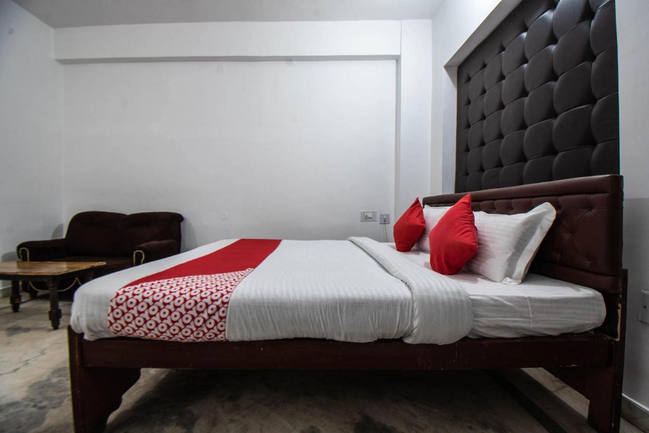 Oyo 29792 Piyush Hajipur Hotel Buitenkant foto