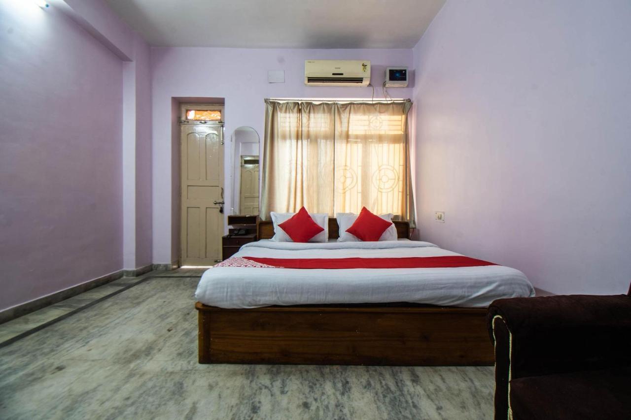 Oyo 29792 Piyush Hajipur Hotel Buitenkant foto