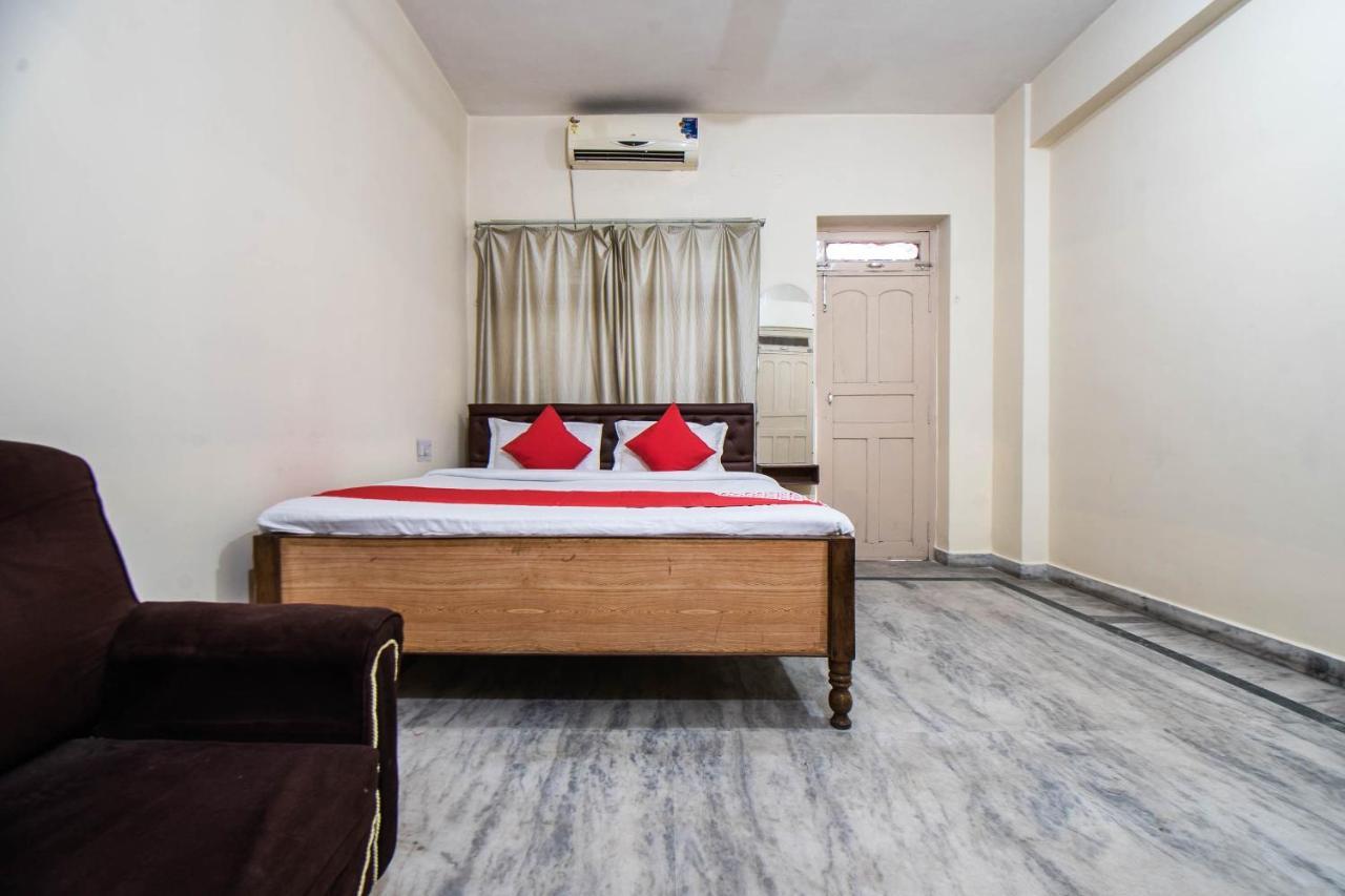 Oyo 29792 Piyush Hajipur Hotel Buitenkant foto