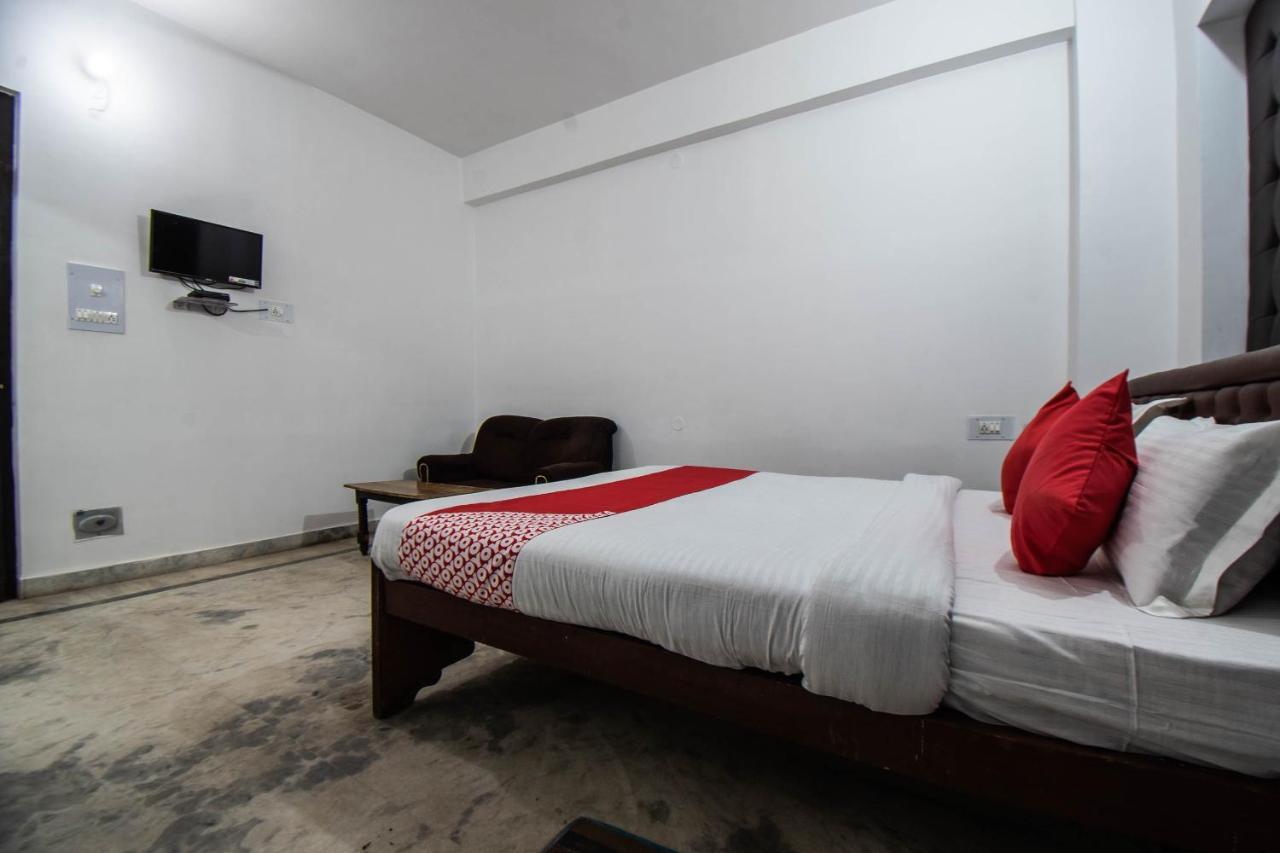 Oyo 29792 Piyush Hajipur Hotel Buitenkant foto